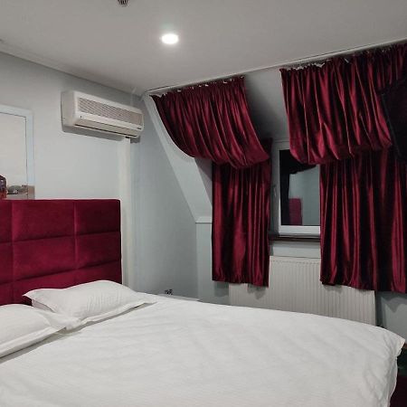 Leoton Chernivtsi Hotel Ngoại thất bức ảnh