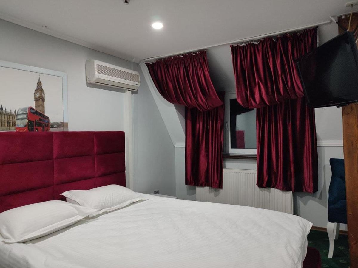 Leoton Chernivtsi Hotel Ngoại thất bức ảnh