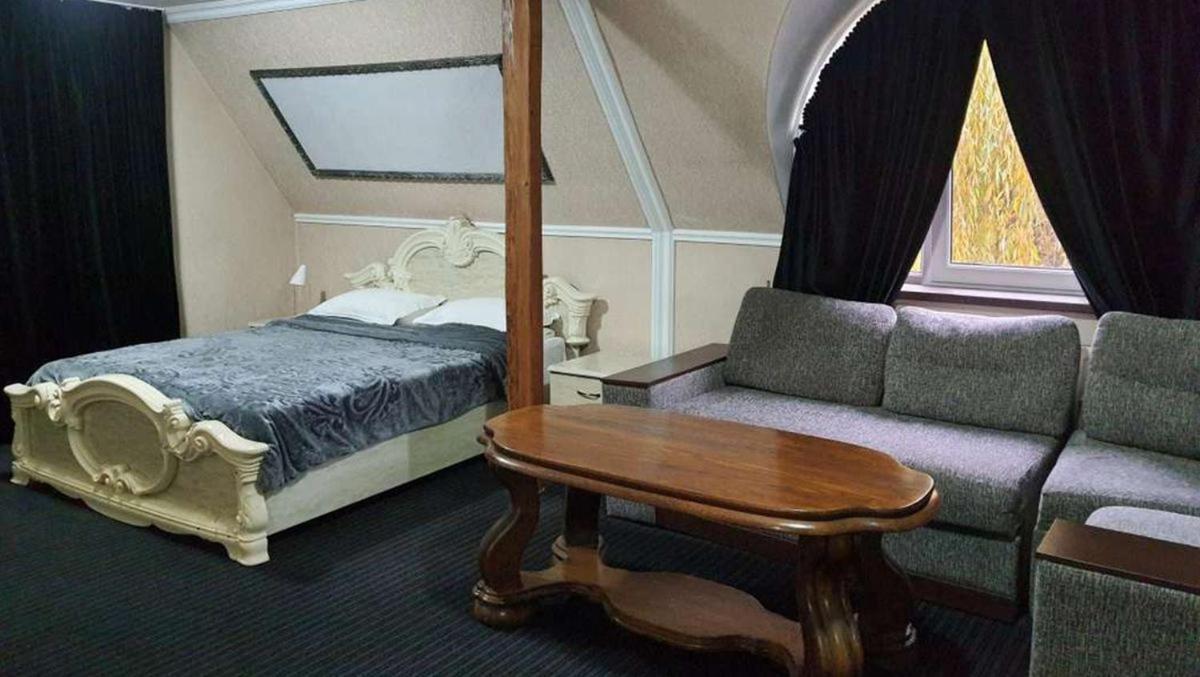 Leoton Chernivtsi Hotel Ngoại thất bức ảnh