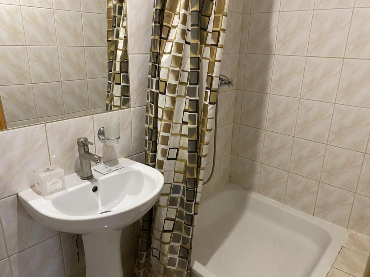 Leoton Chernivtsi Hotel Ngoại thất bức ảnh