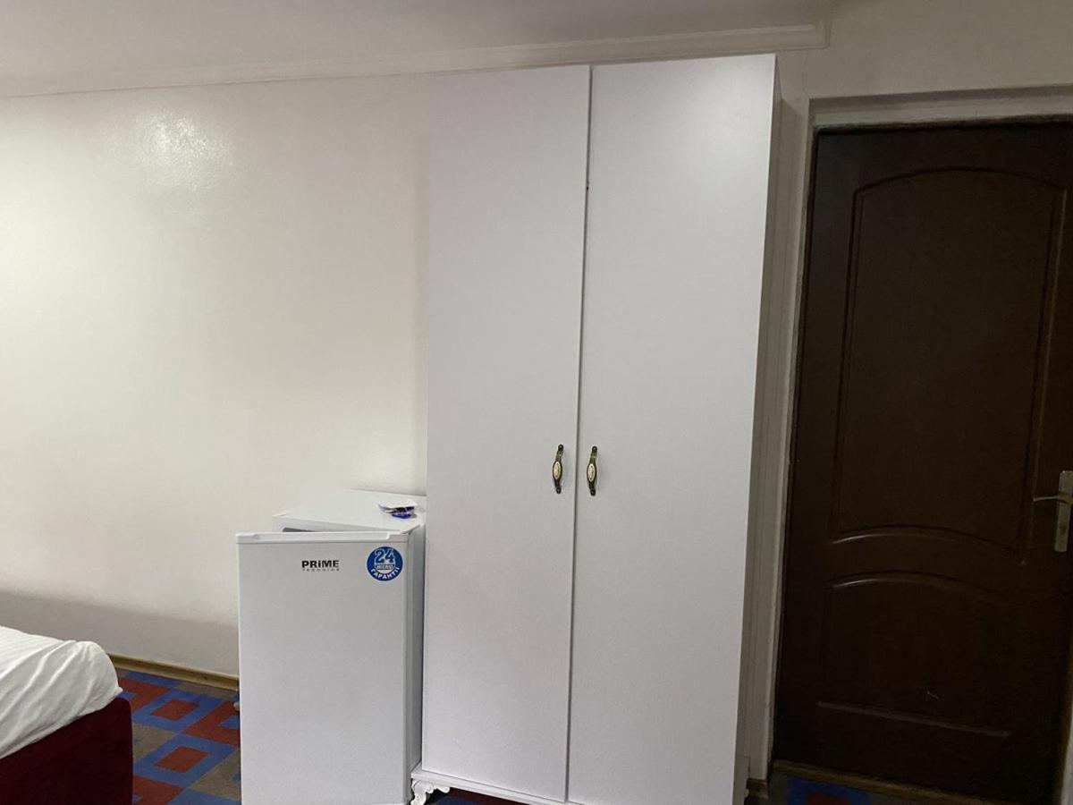 Leoton Chernivtsi Hotel Ngoại thất bức ảnh