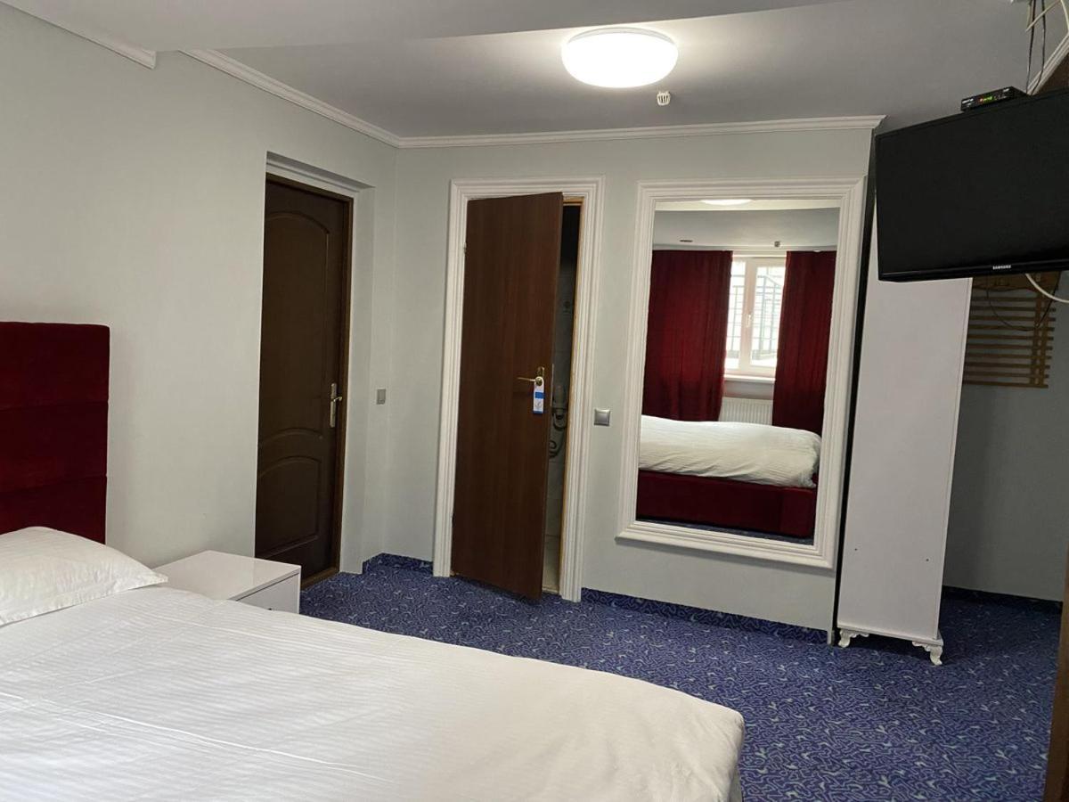 Leoton Chernivtsi Hotel Ngoại thất bức ảnh