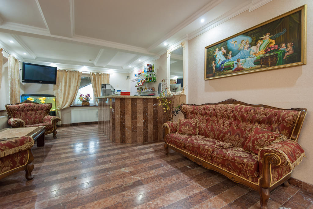 Leoton Chernivtsi Hotel Ngoại thất bức ảnh