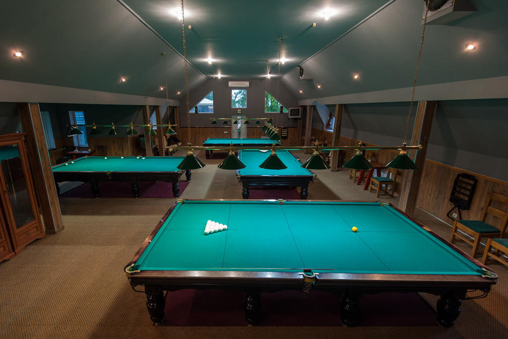 Leoton Chernivtsi Hotel Ngoại thất bức ảnh